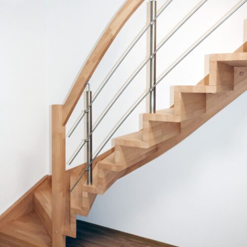 Moderne Treppe aus Massivholz